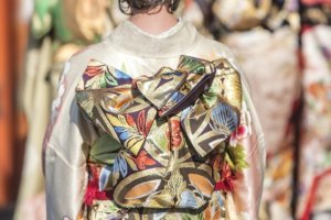 メルカリ・楽天フリルで振袖大量出品されている！？