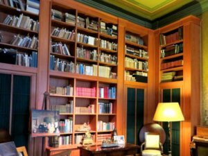 チョヤンホ会長自宅に秘密の密輸品保管部屋：家宅捜索で発見！