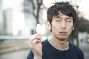 【意外】みんな大好きポテトチップスのり塩(しお)味の隠し味は何?