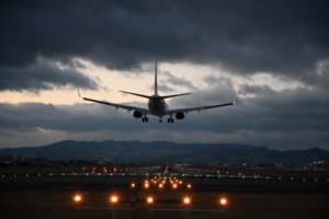 【伊丹空港】ナイフ(のようなもの)を持つ男通過で保安検査場閉鎖