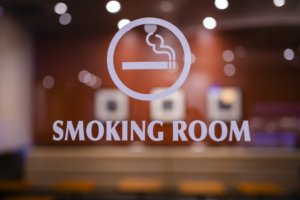 【闇喫煙所】全面禁煙のはずが...隠れスモーカーの憩いの場