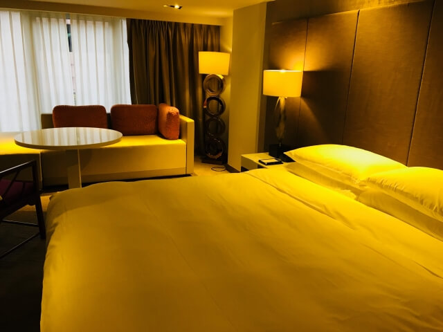 ホテルの寝室の風景